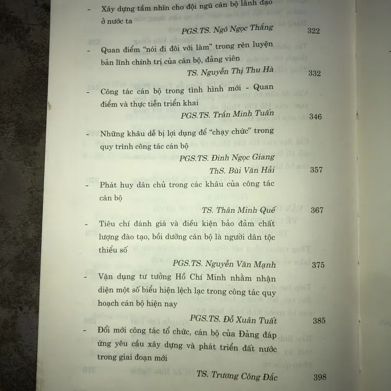 Tư tưởng Hồ Chí Minh về cán bộ và công tác cán bộ  695653