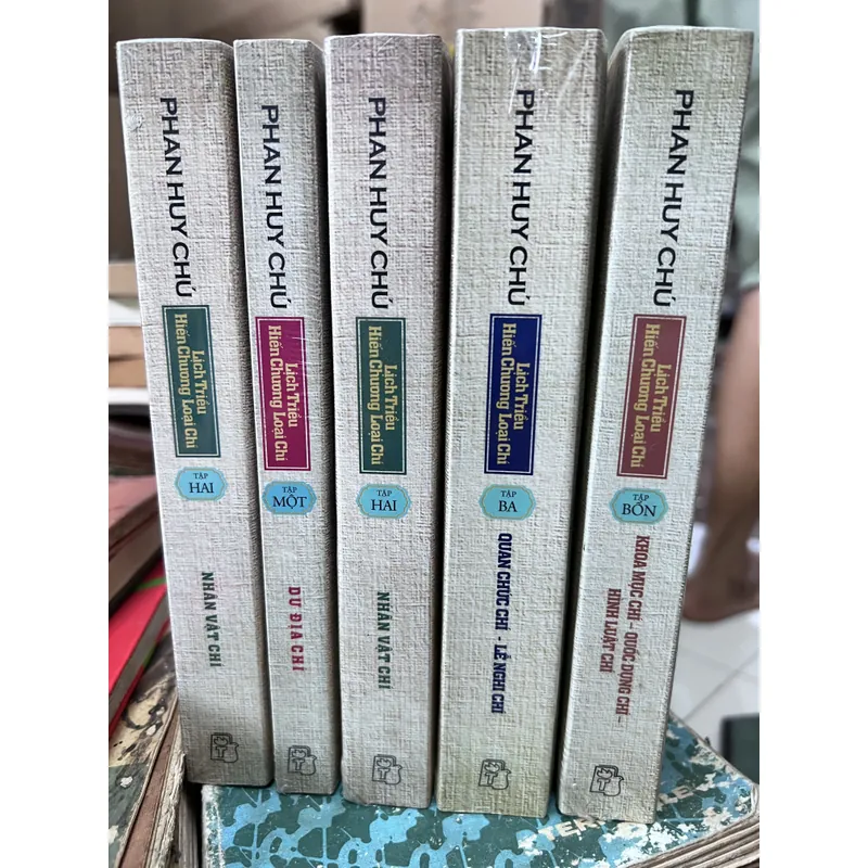 Lịch triều hiến chương loại chí trọn bộ còn seal 699423