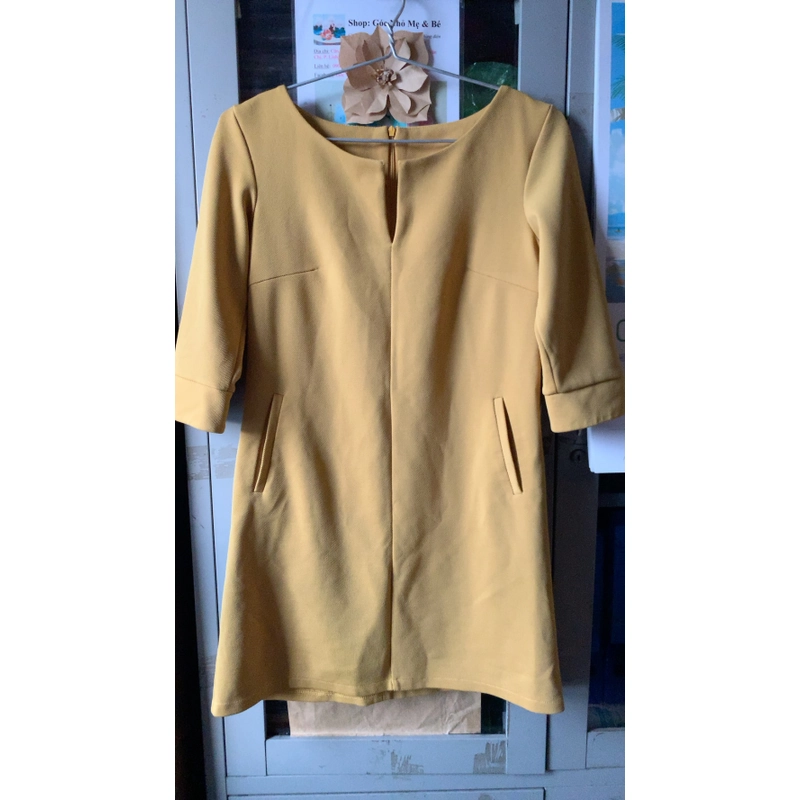 Đầm suông nữ không cổ màu vàng kim cos tuis 2 been 478402
