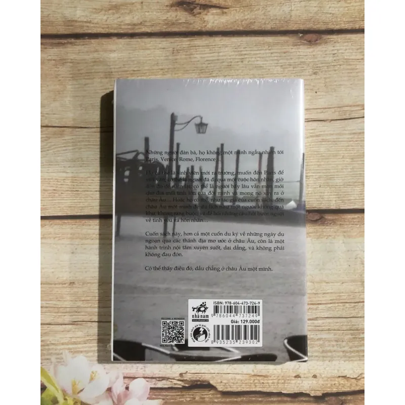 Bất Hạnh Là Một Tài Sản: Một Mình Ở Châu Âu - Phan Việt 785986