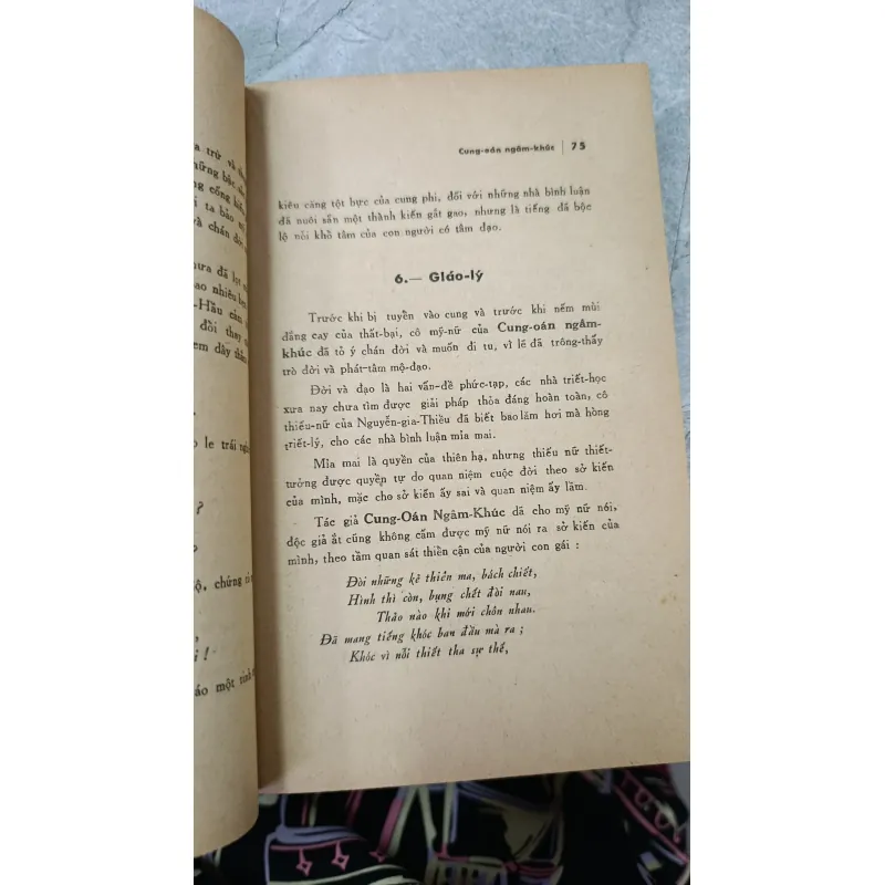 KHẢO LUẬN VỀ CUNG OÁN NGÂM KHÚC - THUẦN PHONG 716372