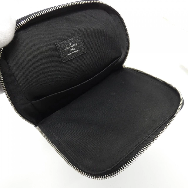 Túi đeo chéo Louis Vuitton Taiga Avenue M30443 610268