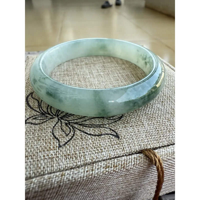 Vòng ngọc cẩm thạch phiêu hoa bay  698467