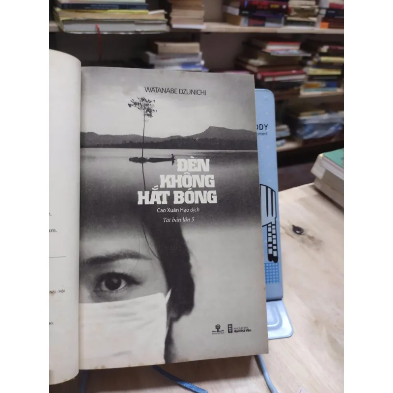 sách: Đèn không hắt bóng -  Watanabe Dzunichi (A1) 568333