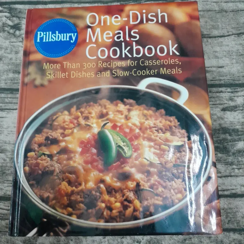 Phillsbury- One Dish Meals Cookbook- 300 Recipes for Casseroles, Skillet, Slow Cook meals 785346