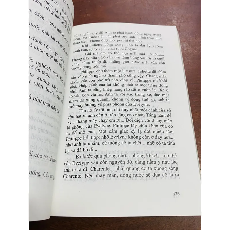 ĐỊA NGỤC SAU CÁNH CỬA  604400