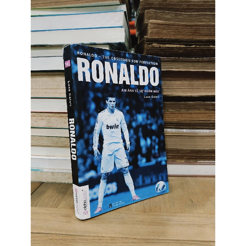 Ronaldo: Ám ảnh về sự hoàn hảo - Luca Caioli (Nhóm Alpha Books dịch) 753567