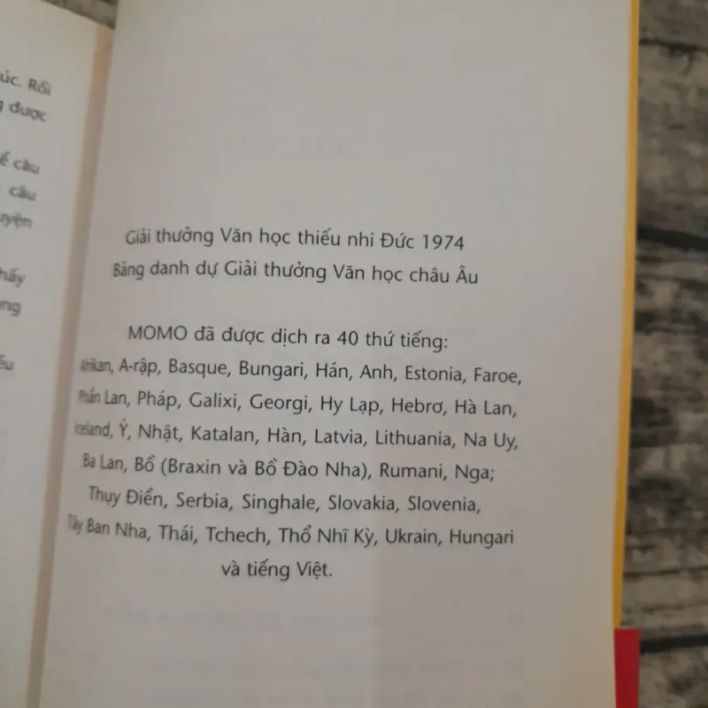 Tiểu thuyết MOMMO- Câu chuyện Cô bé giành lại thời gian. Tg Michael Ende 775925