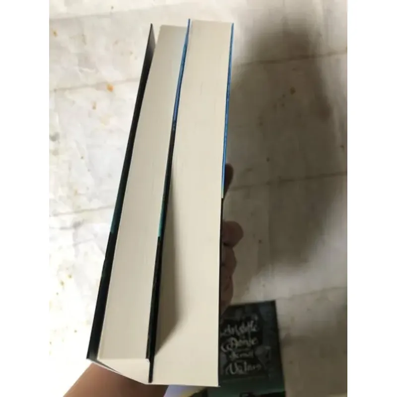 Aristotle Và Dante Khám Phá Bí Mật Của Vũ Trụ & Đắm Mình Vào Dòng Chảy Thế Giới 693540