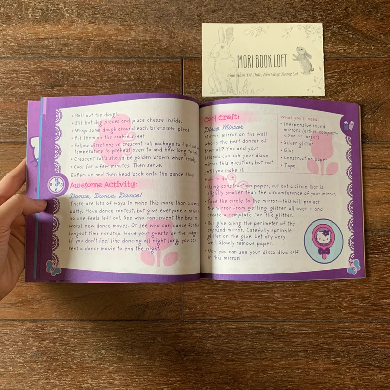Sách tranh tiếng anh Hello Kitty's Book of Friendship Fun & Activities, Used 478718