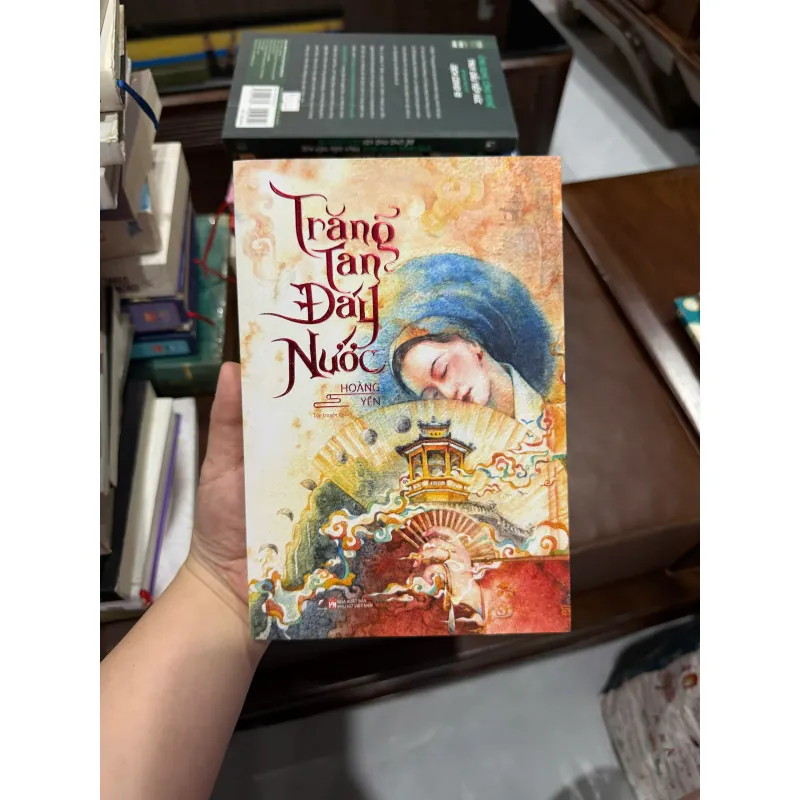 TRĂNG TAN ĐÁY NƯỚC – HOÀNG YẾN- K4 1019529