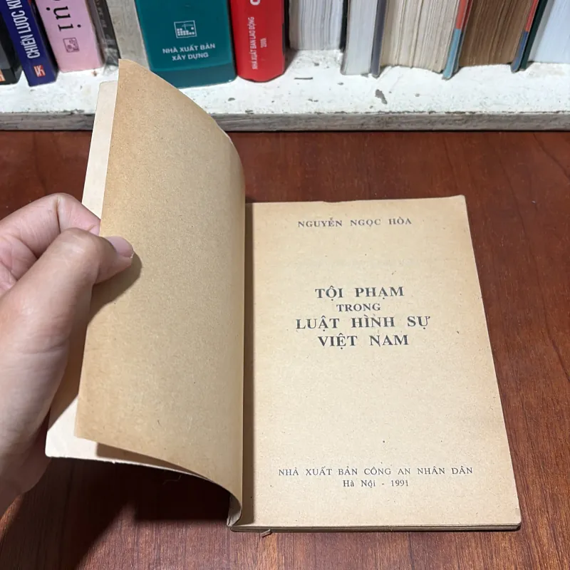 II Sách Tội Phạm: Tội Phạm Trong Luật Hình Sự Việt Nam - Nguyễn Ngọc Hoà - 1991 748213