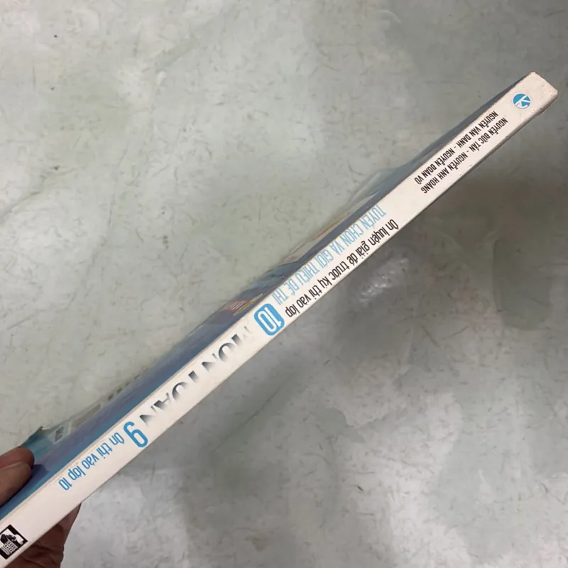 Ông luyện giải đề trước kỳ thi vào lớp 10 môn toán 1034129
