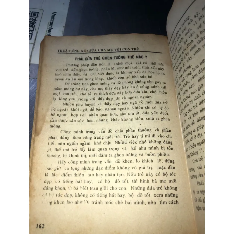 Thuật ứng xử giữa cha mẹ với con trẻ trong gia đình - Phan Kim Hương 958722