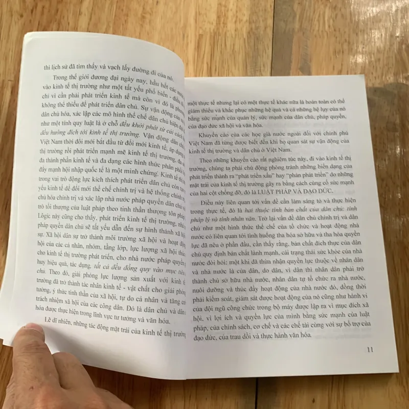 Mối quan hệ giữa dân chủ và văn hoá pháp luật, một số vấn đề lý luận thực tiễn 1024452