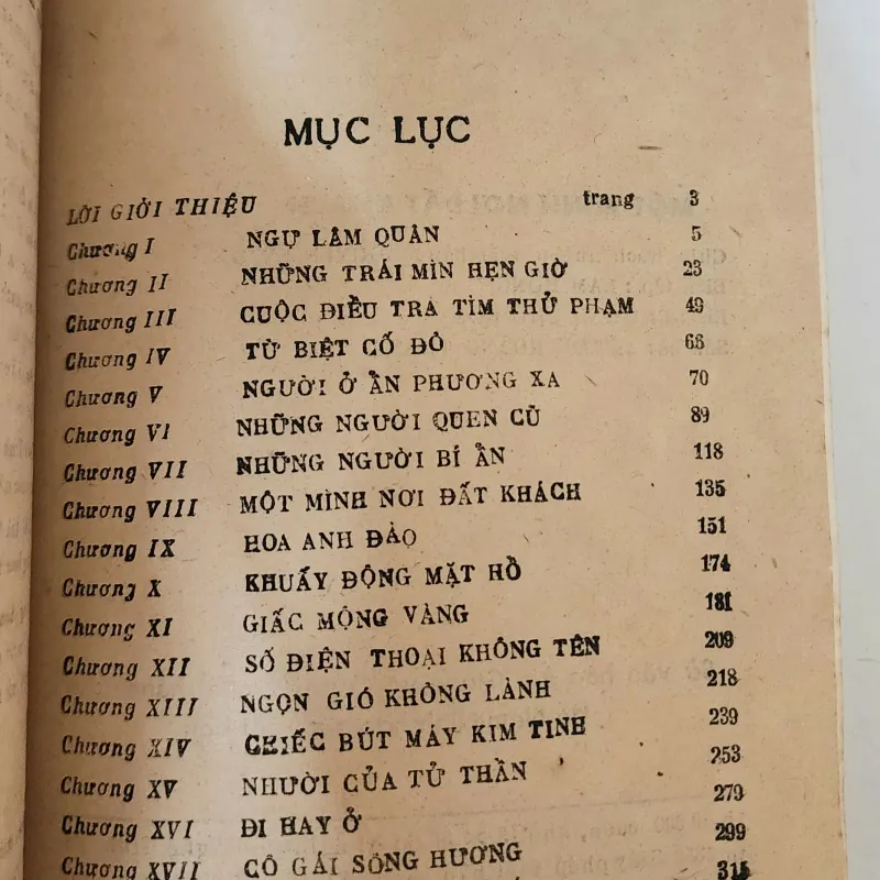 Truyện tình báo Một mình nơi đất khách và Hoa hồng trắng (Nguyễn Sơn Tùng) 702685