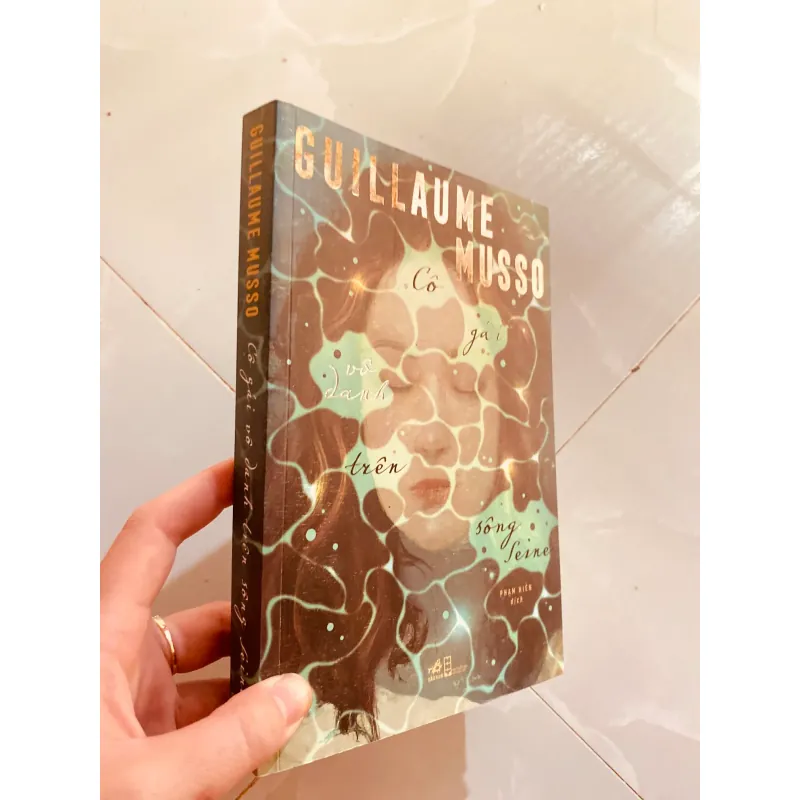 Cô gái vô danh trên sông Seine - Guillaume Musso. 994030