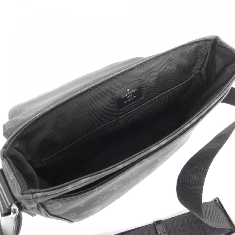 Túi đeo vai Louis Vuitton Monogram Eclipse District PM M46255 - Hàng hiệu Chính hãng 768152