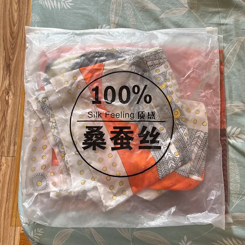 Khăn lụa mới 100% 573784