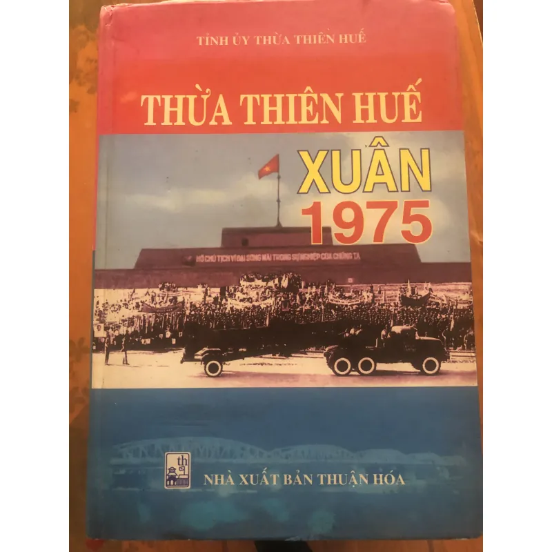 thừa thiên huế xuân 1975 bìa cứng 999983