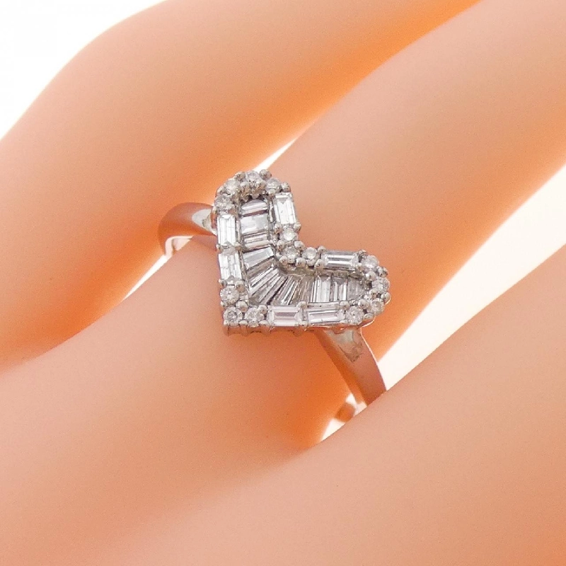 Nhẫn kim cương hình trái tim K18WG 0.40CT 669048