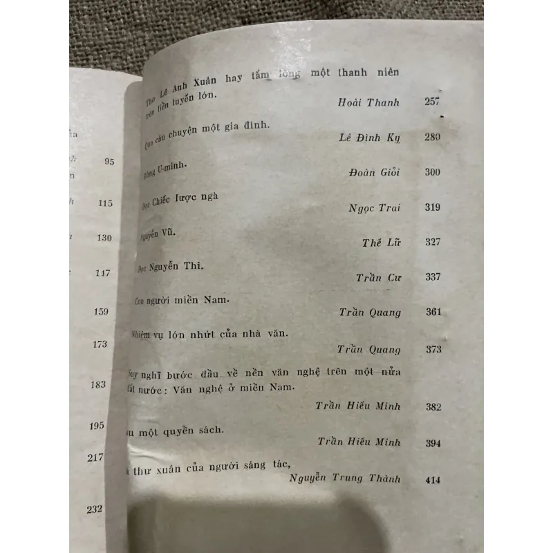 10 năm văn học chống Mỹ - nghiên cứu phê bình của nhiều tác giả  976863