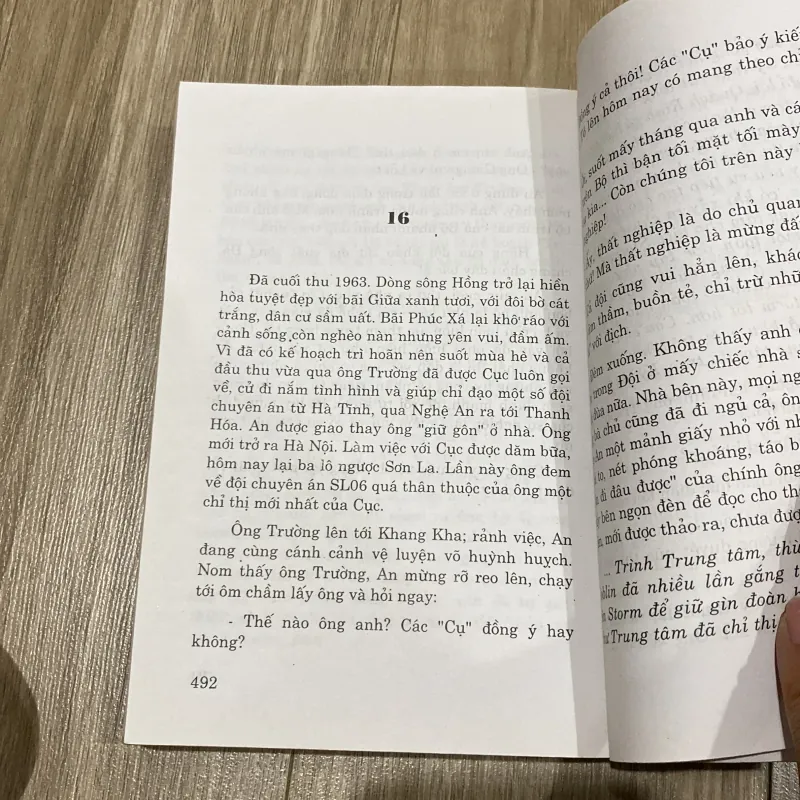 YÊU TINH, TIỂU THUYẾT PHẢN GIÁN, XB 2002 1021163