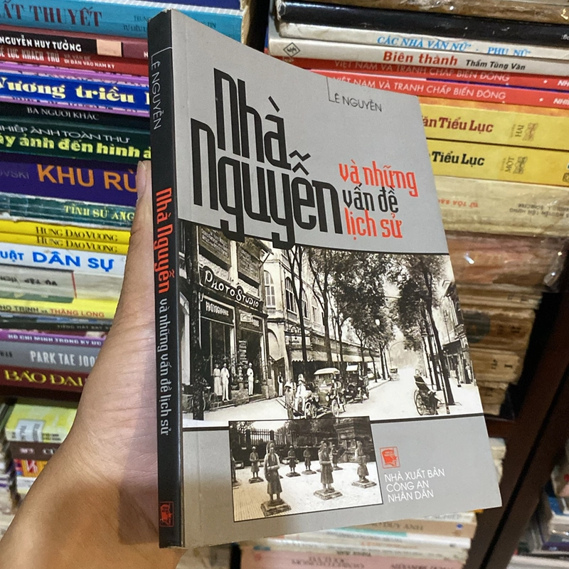 NHÀ NGUYỄN VÀ NHỮNG VẤN ĐỀ LỊCH SỬ 530431