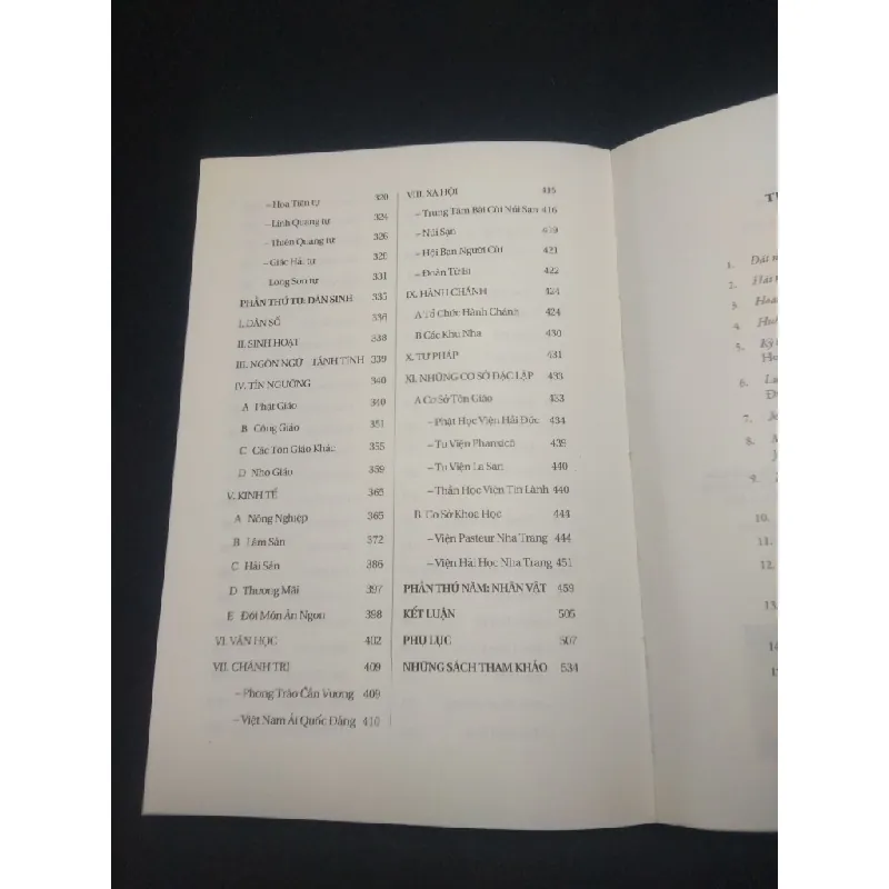 Xứ trầm hương Quách Tấn 2019 mới 70% bẩn bìa, ố vàng HCM0611 602570