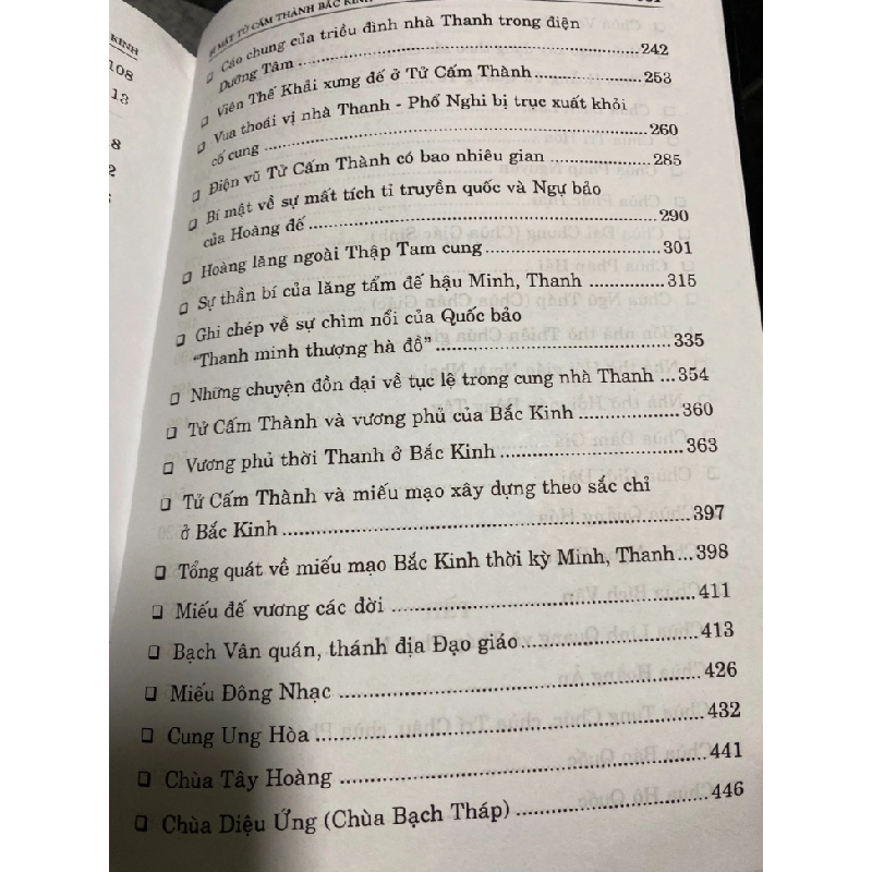 Bí Mật Tử Cấm Thành Bắc Kinh -Thượng Quan Phong chủ biên -Ông Văn Tùng,Hà Kiên dịch -NXB Văn Học 2011 -Sách lưu kho chưa qua sd 474726