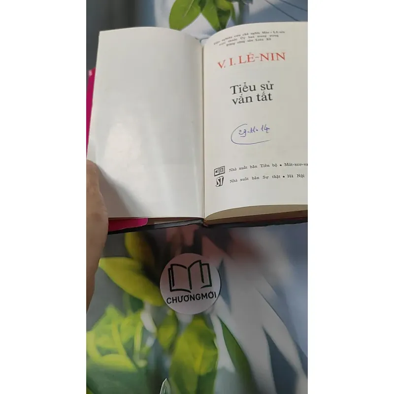 [MIỄN PHÍ BỌC SÁCH] V.I. Lê-nin - Tiểu Sử Vắn Tắt 749408