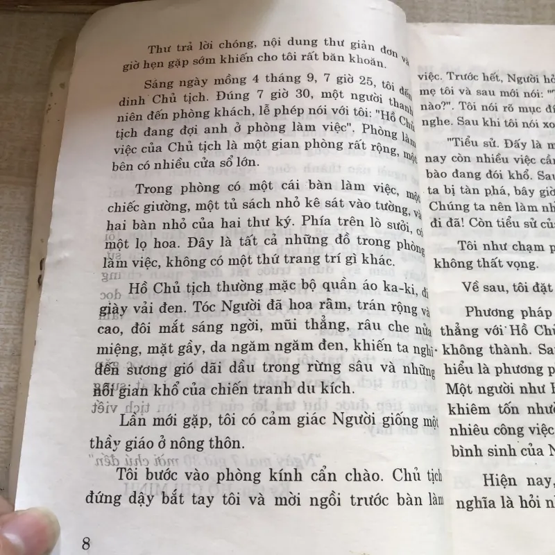 Những mẩu chuyện về đời hoạt động của Hồ Chủ Tịch 993482