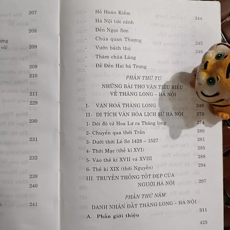 Ngàn năm văn hóa đất Thăng Long - Hồ Phương Lan (Tuyển chọn và giới thiệu) 975562