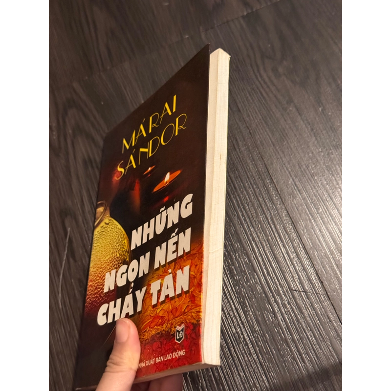 Những ngọn nến cháy tàn 471878