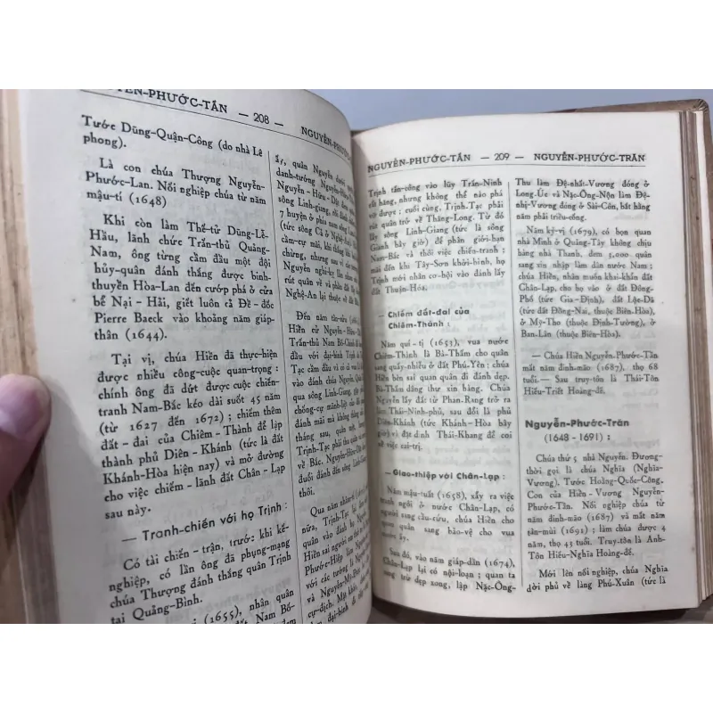 VIỆT NAM DANH NHÂN TỰ ĐIỂN - NGUYỄN HUYỀN ANH 995480