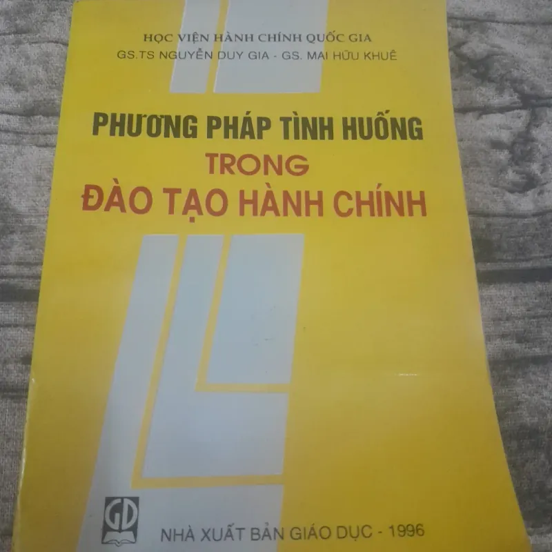 Phương pháp tình huống trong Đào Tạo Hành Chính. GS Tiến sỹ Ng Duy Gia và GS Mai Hữu Khuê. 750793