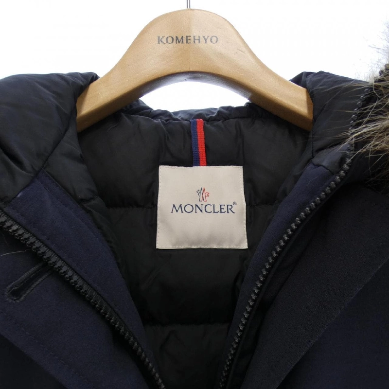 Áo khoác lông vũ MONCLER 641464