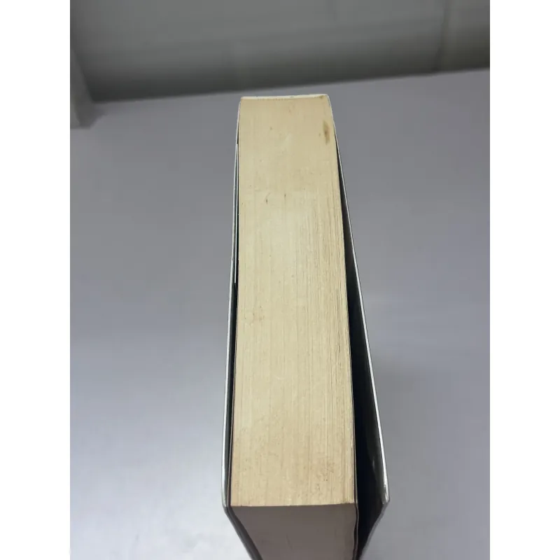 Ông trăm tuổi trèo qua cửa sổ và biến mất 1004899