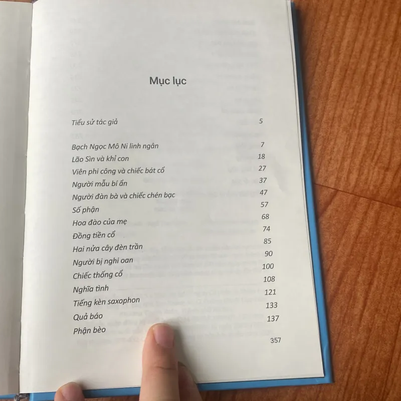 Viên phi công và chiếc bát cổ - Phạm Xuân Hiếu 1033528