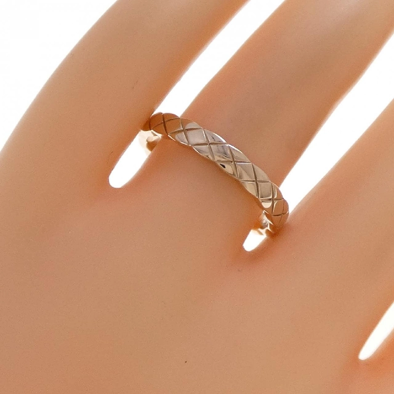 Nhẫn mini Coco Crush của Chanel 664976