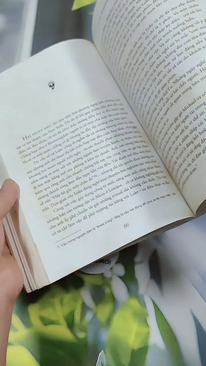 Tín Đồ Shopping Oanh Tạc Manhattan - Sophie Kinsella 744776