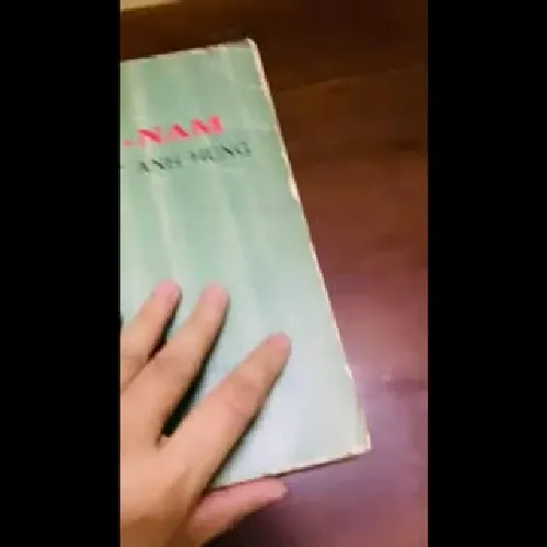 Việt Nam đất nước anh hùng (năm 1975) 