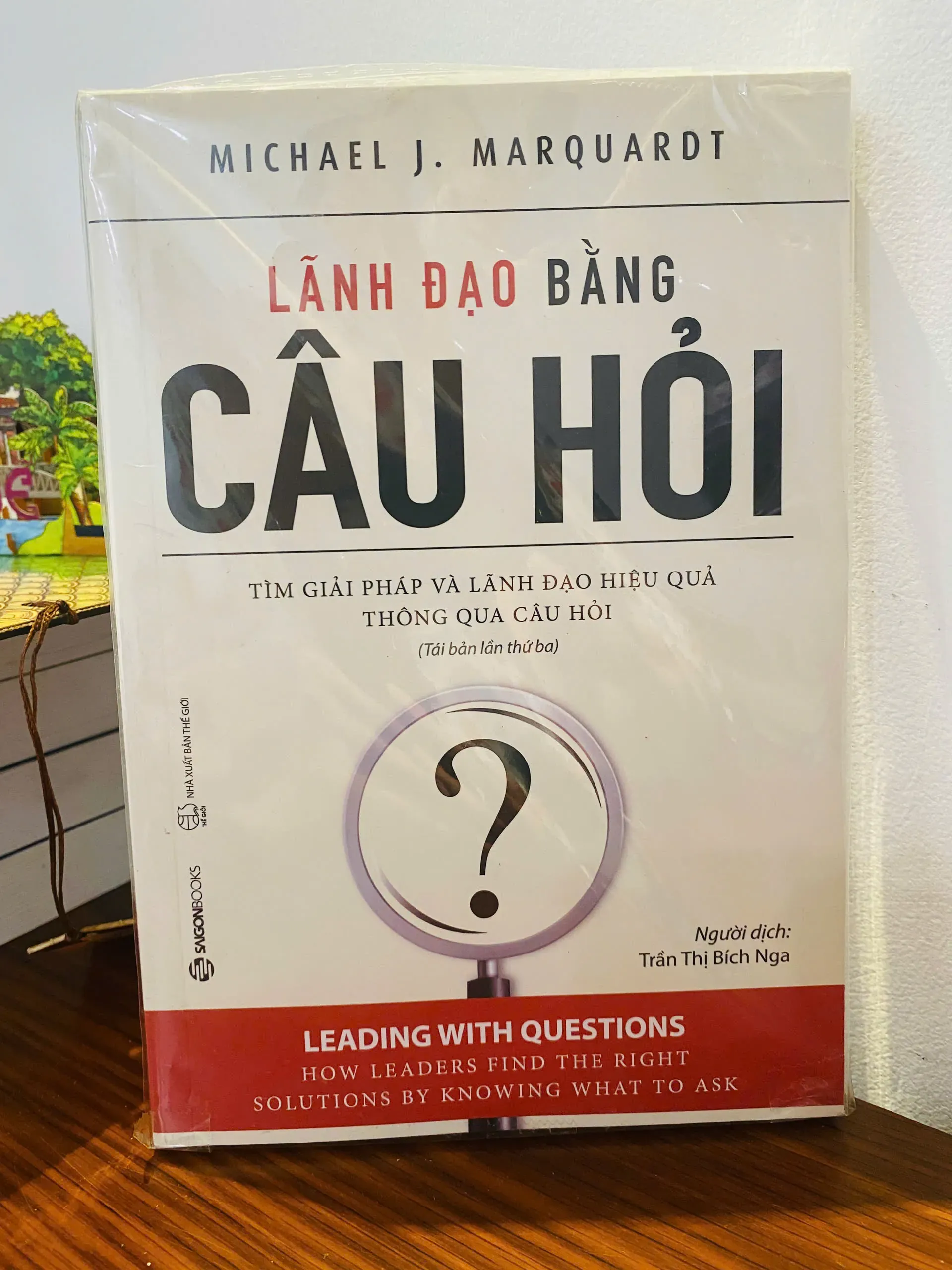 Lãnh Đạo Bằng Câu Hỏi by  - Sách Book Cover - Ngọc Hiển Books