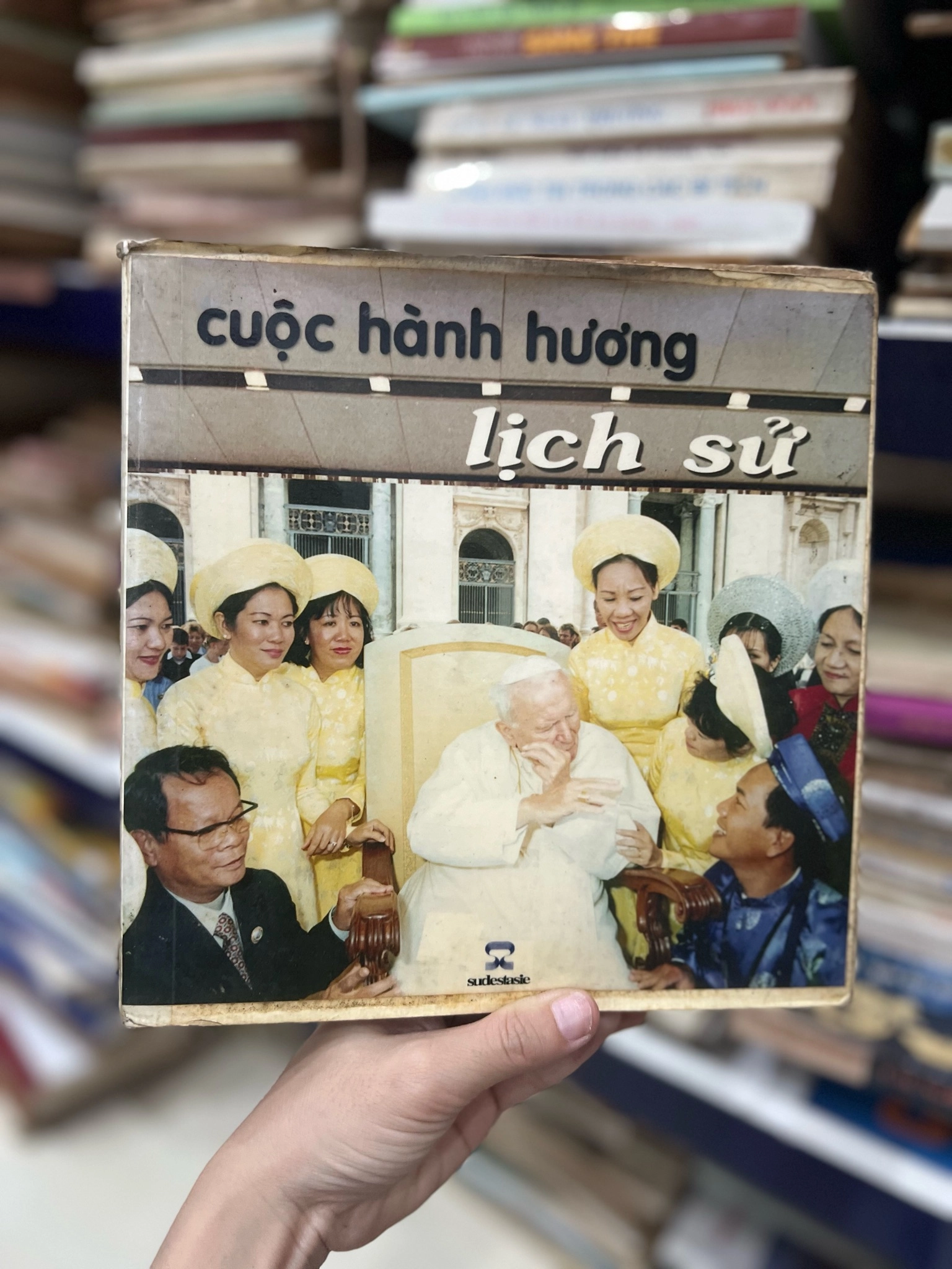 Cuộc hành hương lịch sử by  - Sách Book Cover - Ngọc Hiển Books