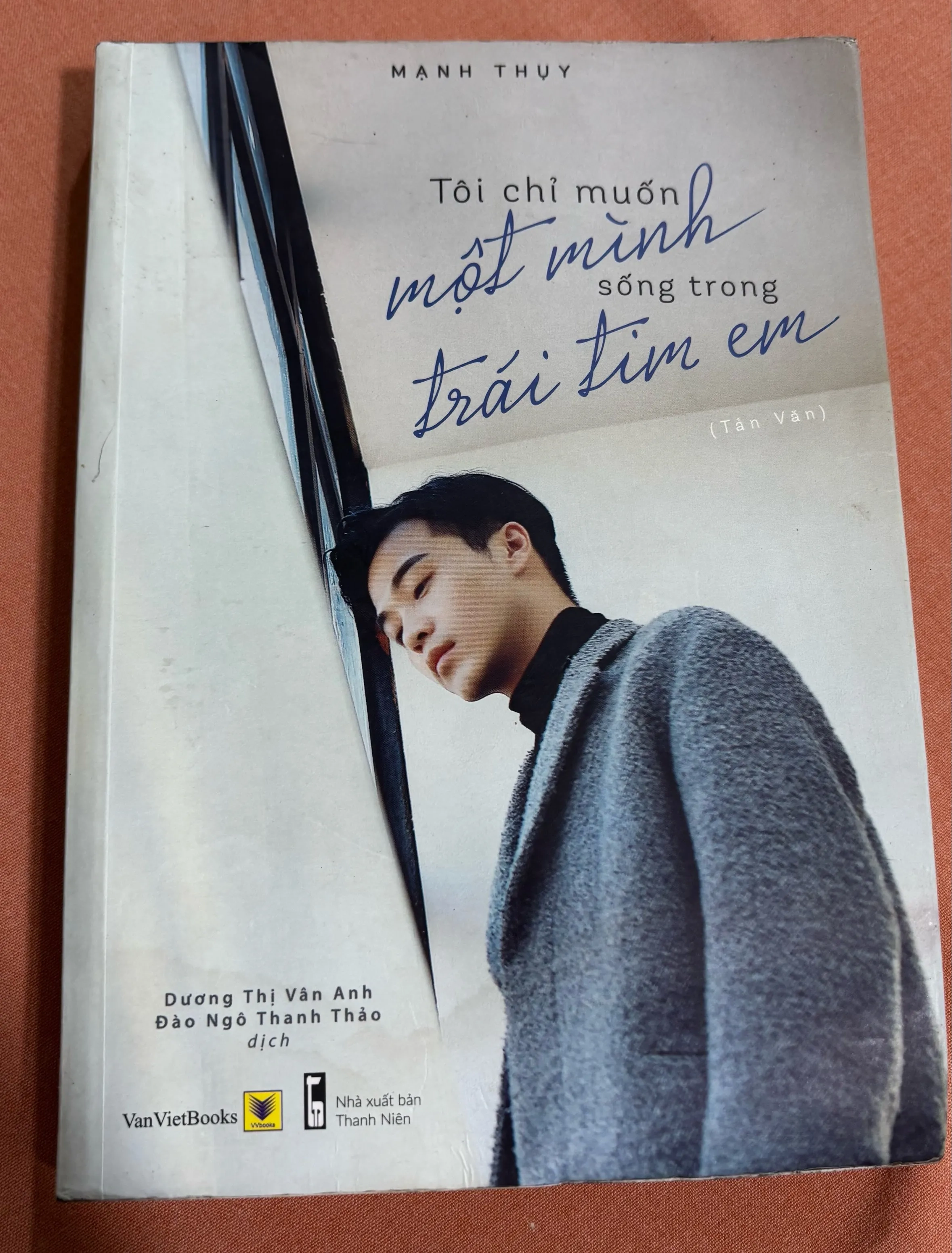 Tôi chỉ muốn một mình sống trong trái tim em 🌊 by  - Sách Book Cover - Ngọc Hiển Books