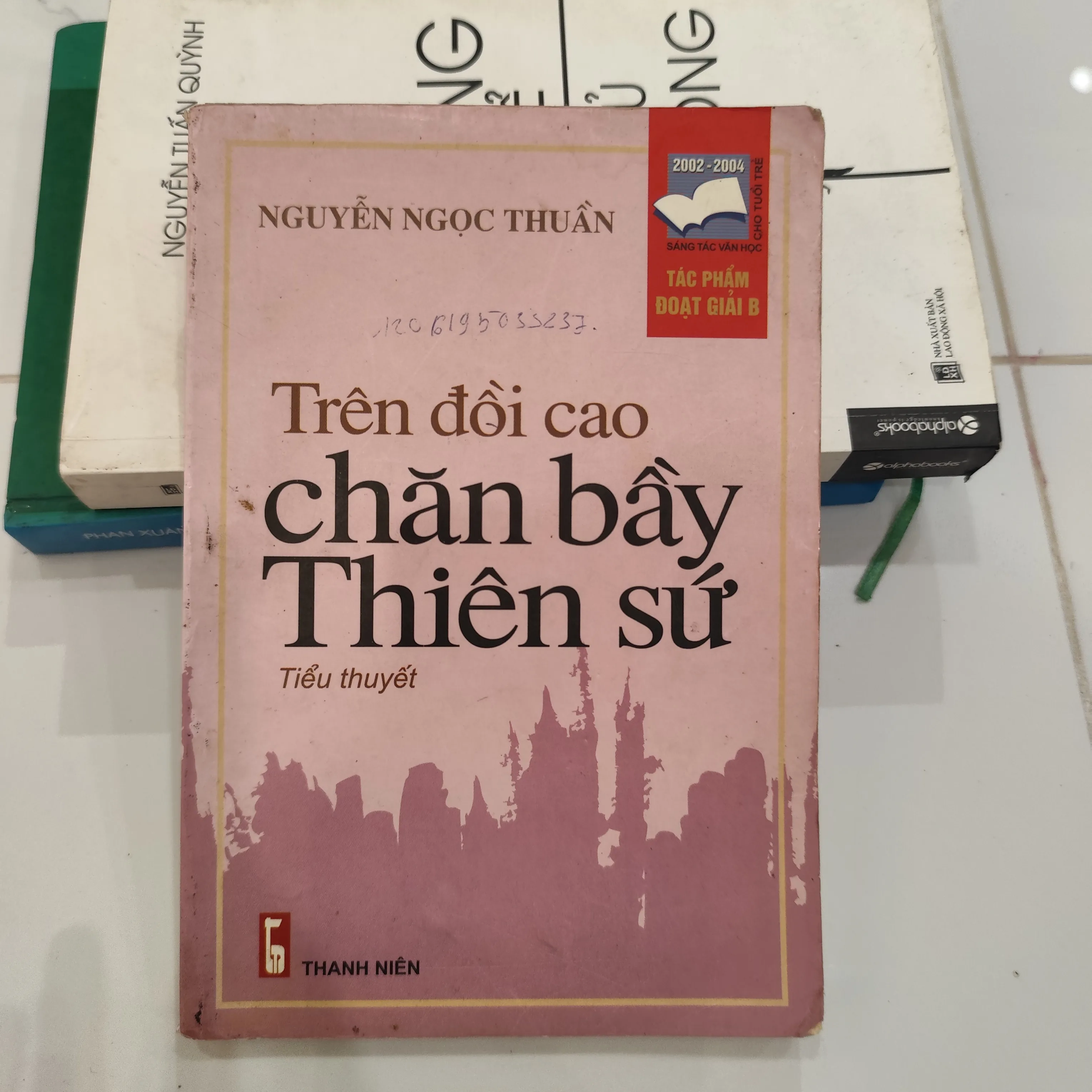 Trên đồi cao chăn bầy thiên sứ by  - Sách Book Cover - Ngọc Hiển Books