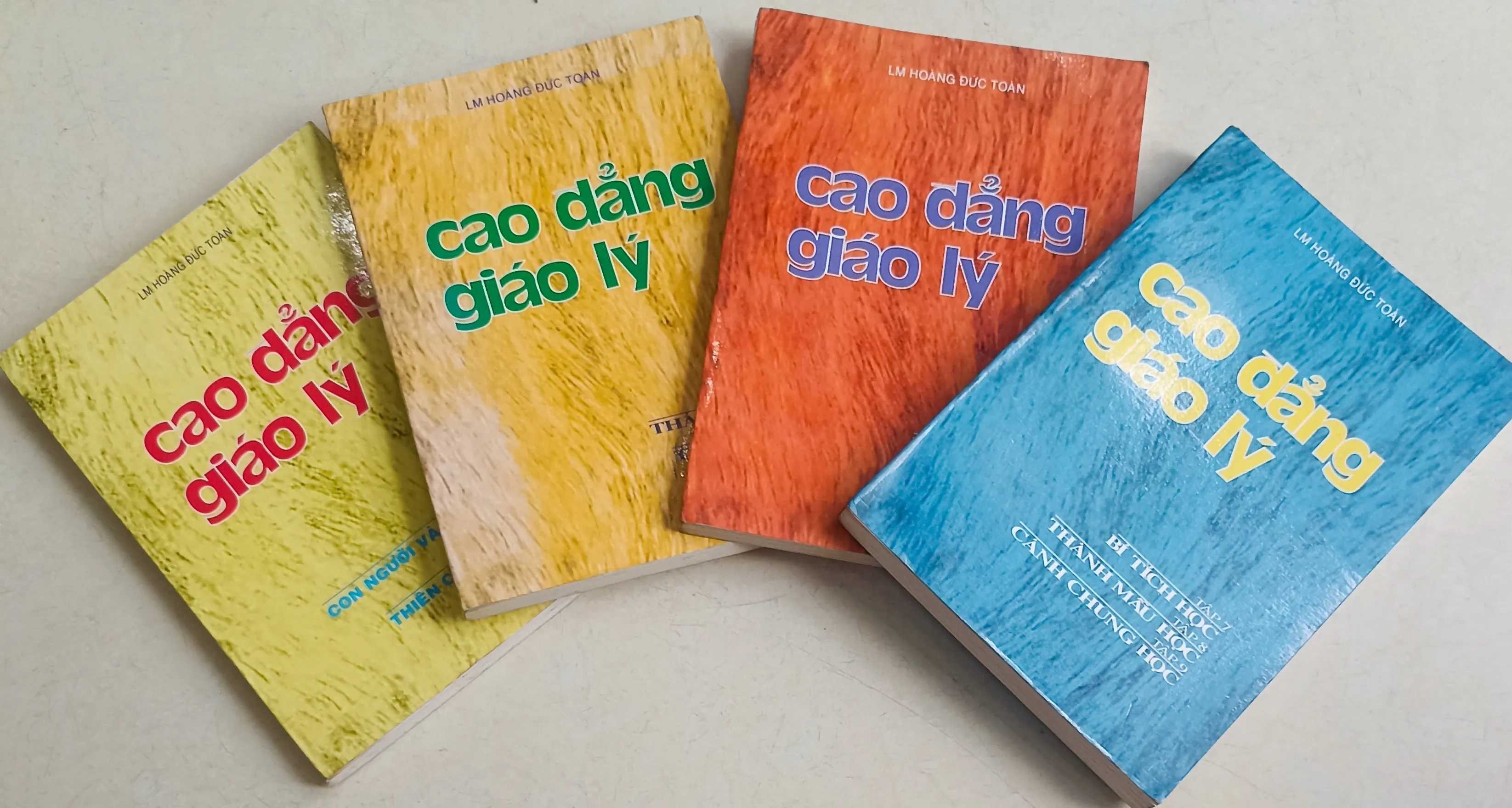 Cao đẳng giáo lý 9 tập 🌻 by  - Sách Book Cover - Ngọc Hiển Books