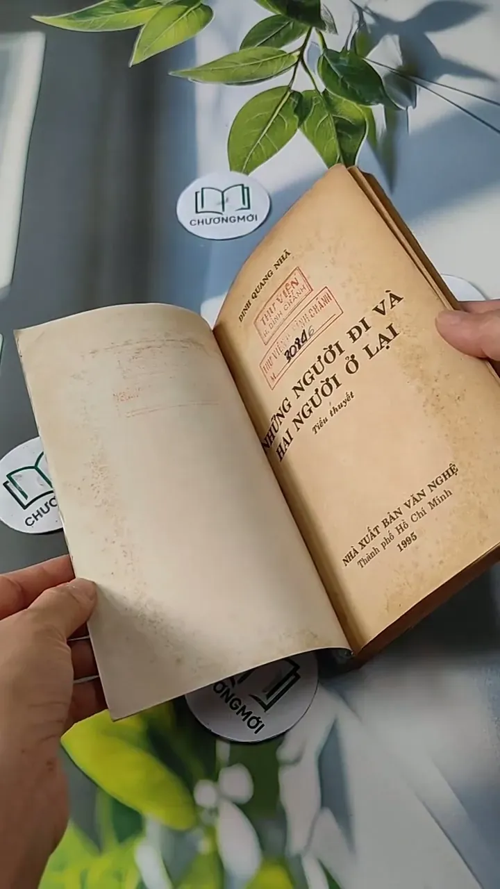 Những Người Đi Và Hai Người Ở Lại - Đinh Quang Nhã 713809