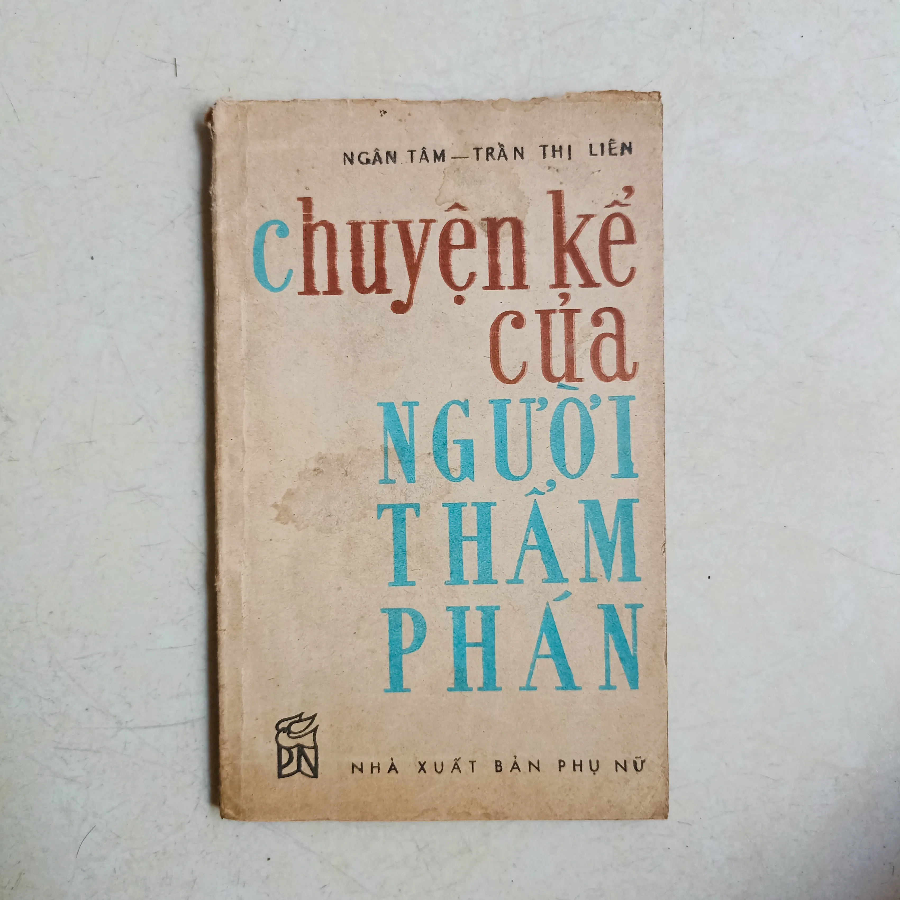 Chuyện kể của người thẩm phán 🌻 by  - Sách Book Cover - Ngọc Hiển Books