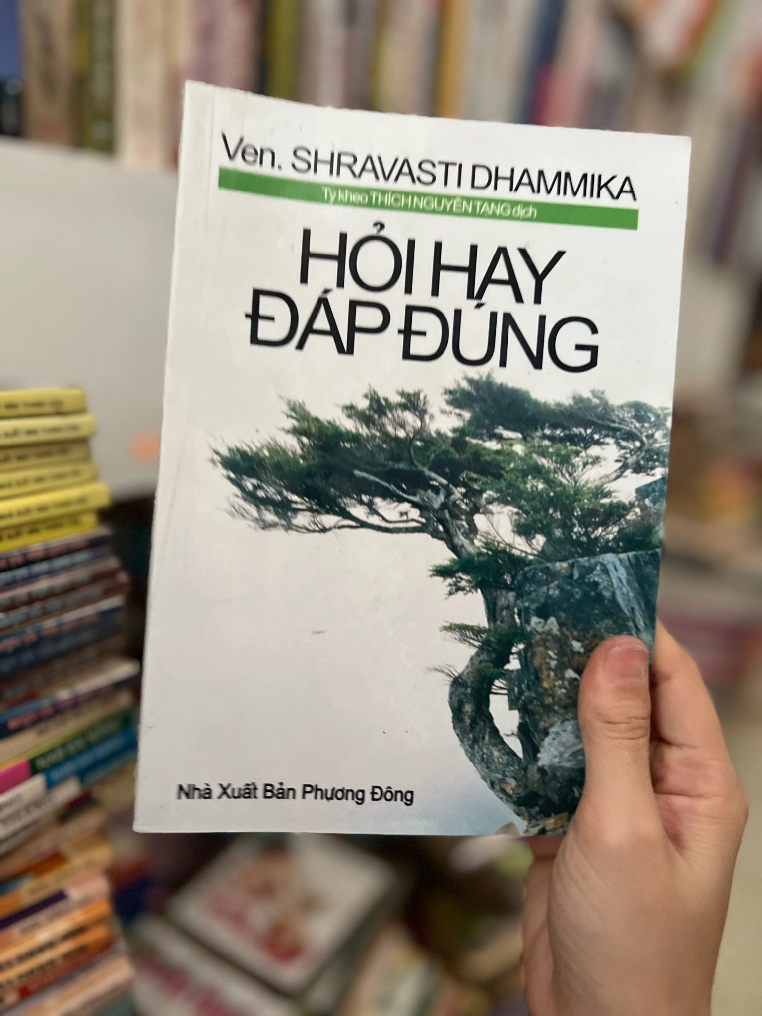 Hỏi hay đáp đúng by  - Sách Book Cover - Ngọc Hiển Books